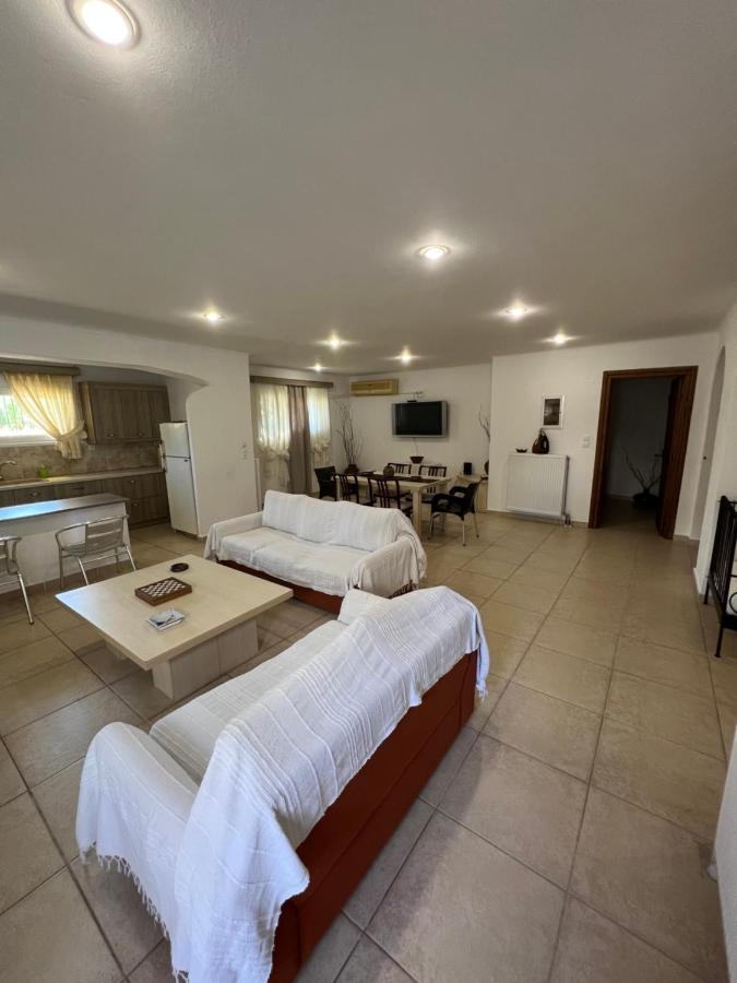 Apartment In Salamina With Garden & Sea View Selinia Exteriör bild