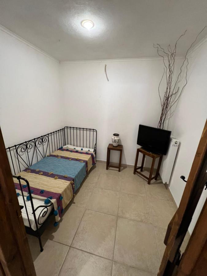 Apartment In Salamina With Garden & Sea View Selinia Exteriör bild