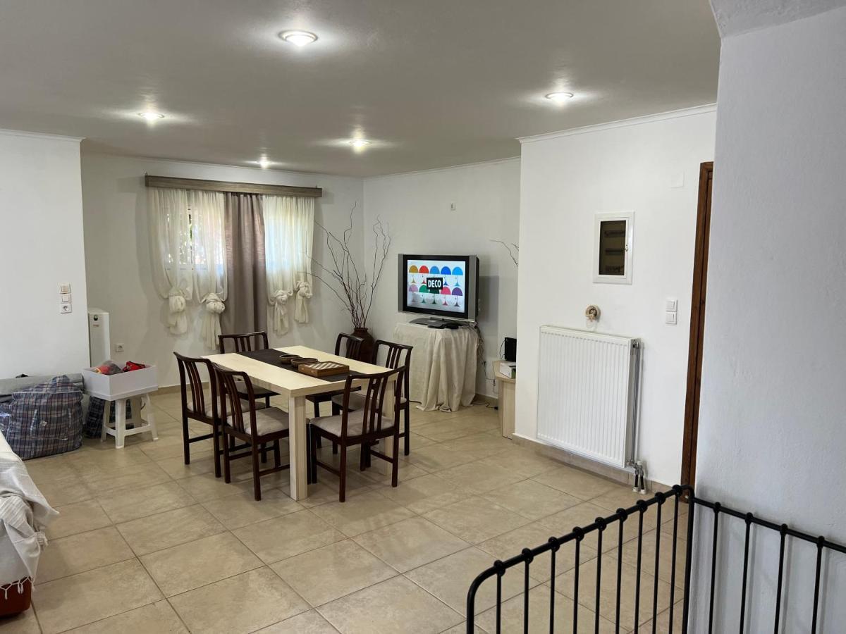 Apartment In Salamina With Garden & Sea View Selinia Exteriör bild