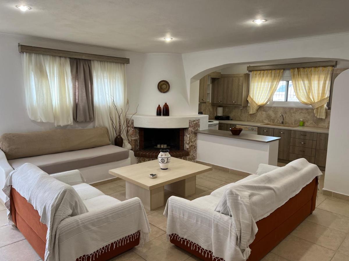 Apartment In Salamina With Garden & Sea View Selinia Exteriör bild