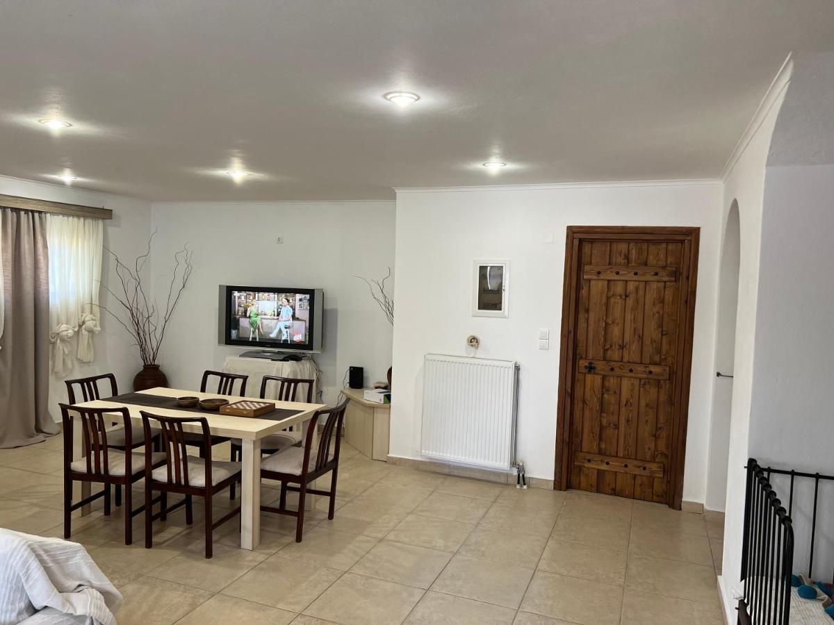 Apartment In Salamina With Garden & Sea View Selinia Exteriör bild