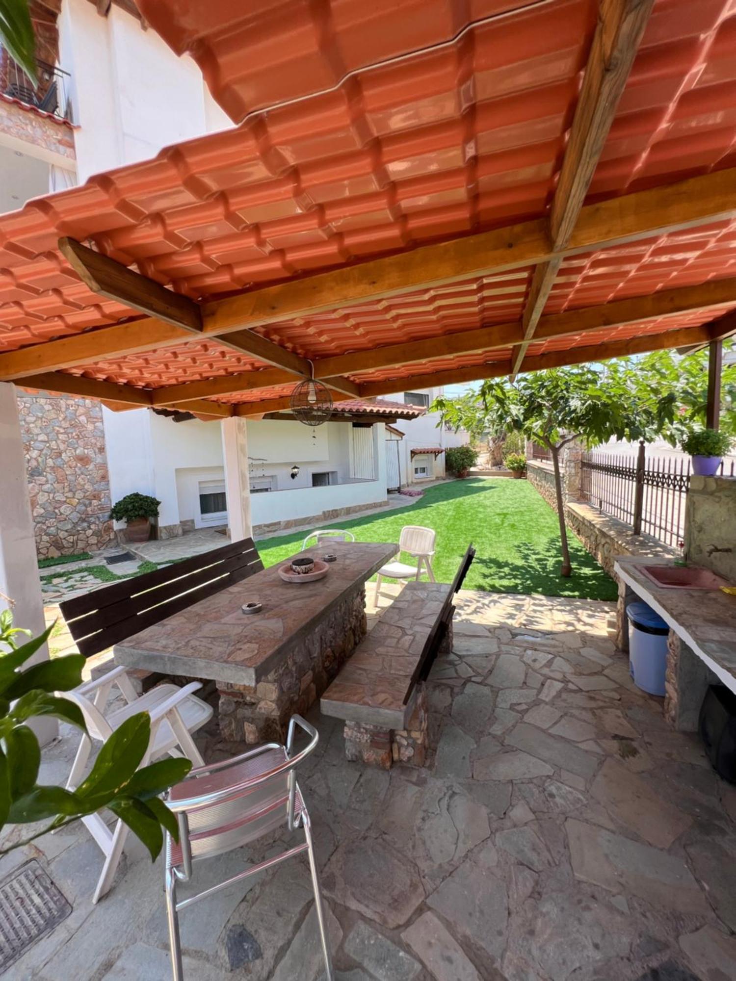 Apartment In Salamina With Garden & Sea View Selinia Exteriör bild